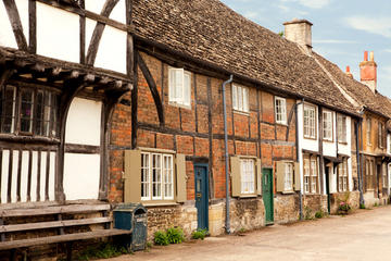 Small-Group Day Trip to Bath, Lacock and Stonehenge from London