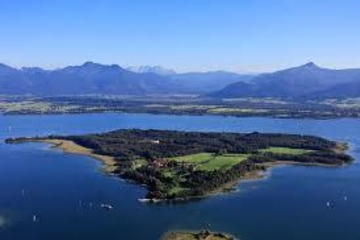Small-Group Lake Chiemsee And Royal Palace of Herrenchiemsee Day Tour from Munich by Train