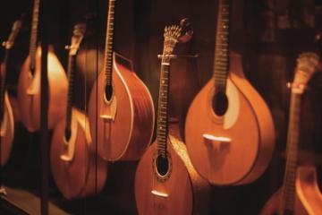 Small-Group Lisbon Sightseeing Tour with Fado Show and Dinner