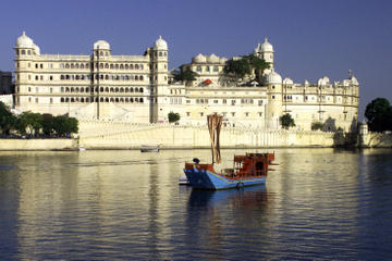 Sunset Boat Cruise on Lake Pichola in Udaipur with Private Transport