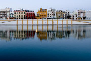 Triana Neighbourhood Evening Walking Tour in Seville