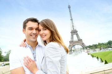 Valentine's Day in Paris: Skip-the-Line Eiffel Tower Ticket with Tour, Champagne or Dinner