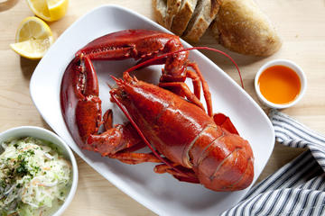 Viator Exclusive: Fourth of July Fireworks Cruise with Lobster Dinner