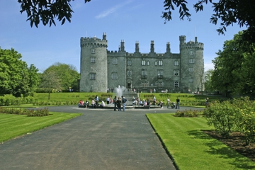 Waterford Crystal and Kilkenny Rail Trip from Dublin