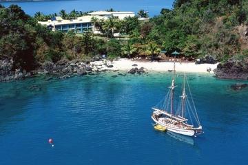 Whitsunday Islands Full-Day Cruise: Whitehaven Beach and Daydream Island