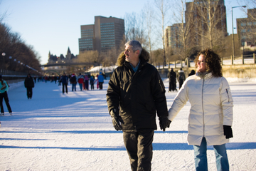 Winter in Montreal: Ice Skating and Walking Tour with Artisan Hot Chocolate